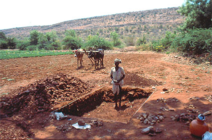 Figure 2 (Click to View): Benkaneri excavations in colluvium at base of quartzitic ridge and hillslope.