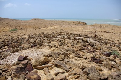 Figure 5. SNR-1: western part of the site, with Structure B covered with <em>Meretrix</em> marine shells in the foreground, and Structure A, also covered with <em>Meretrix</em>, in the background (photograph by P. Biagi).