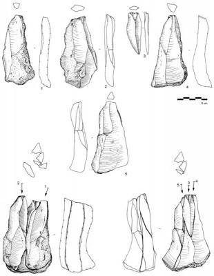 Figure 5. Sibakhan blades from RK.2b with corresponding refits shown at bottom.